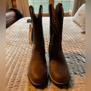 Ariat size 8 new with tags